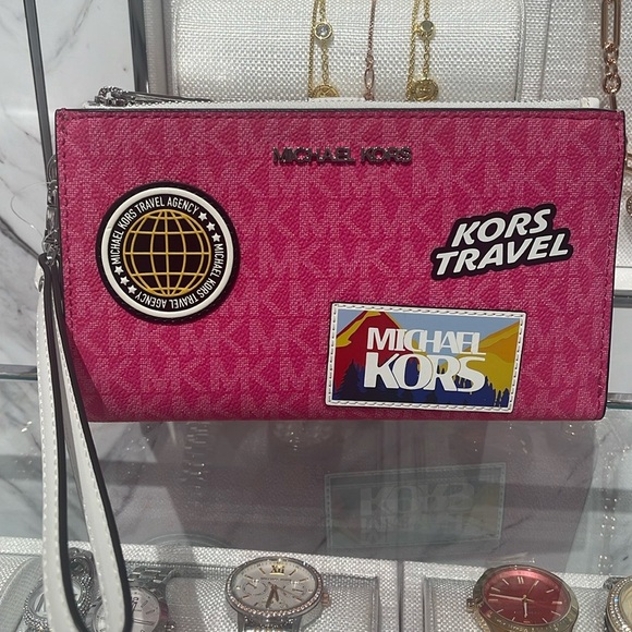 Michael Kors Jet Set Travel Lg Embellished Signature Logo Wristlet
Dragonfruit - Picture 15 of 16